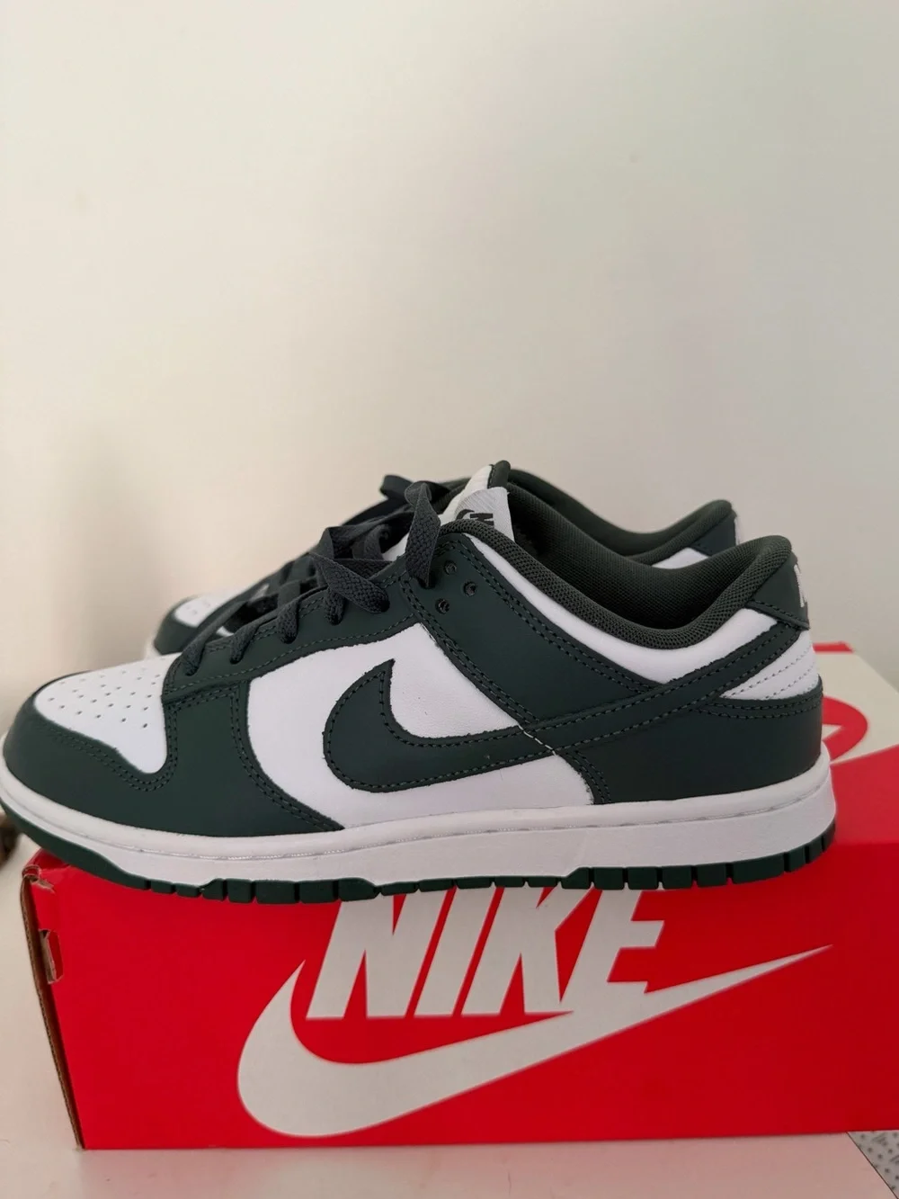Nike 8.5 Mens Dunk Low Retro Sneakers - White and Vintage Green
